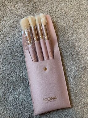 ICONIC London Pink Makeup Brush Set with Case